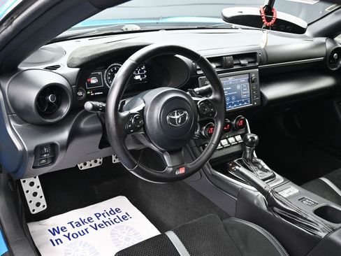 Used 2022 Toyota GR86 Premium w/ ALL Weather Mat Package (TMS) image 17