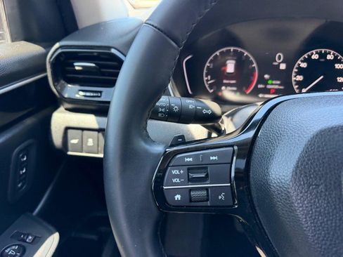 Used 2025 Honda Pilot Touring image 16