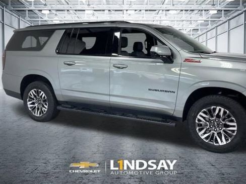 Used 2025 Chevrolet Suburban Z71 AWD/4WD image 3