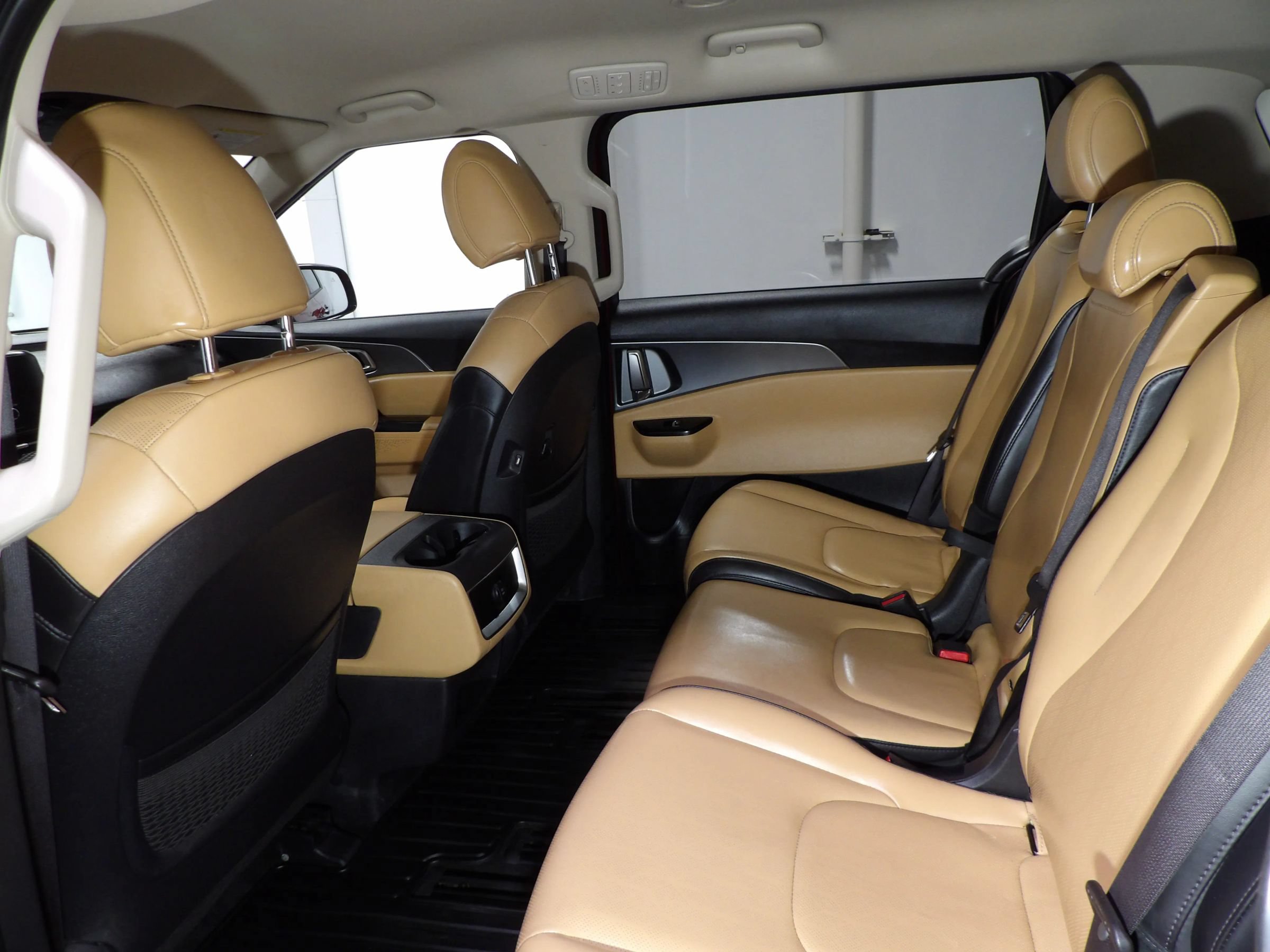 Used 2024 Kia Carnival LX FWD image 14