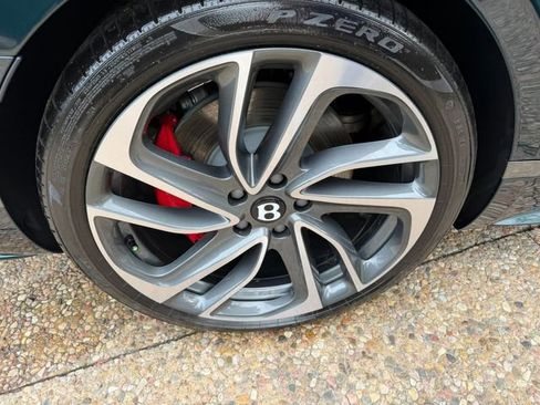 Used 2025 Bentley Flying Spur Plug-In Hybrid image 41