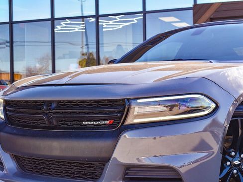 Used 2018 Dodge Charger SXT w/ Blacktop Package image 2