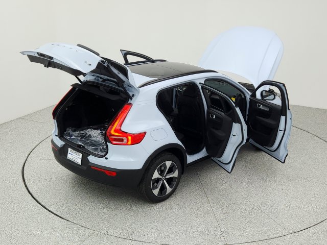 New 2026 Volvo XC40 B5 Plus w/ Protection Package Premier AWD/4WD image 39