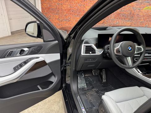 Used 2026 BMW X5 xDrive40i w/ M Sport Package AWD/4WD image 8