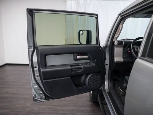 Used 2011 Toyota FJ Cruiser 4WD w/ Upgrade Pkg image 16