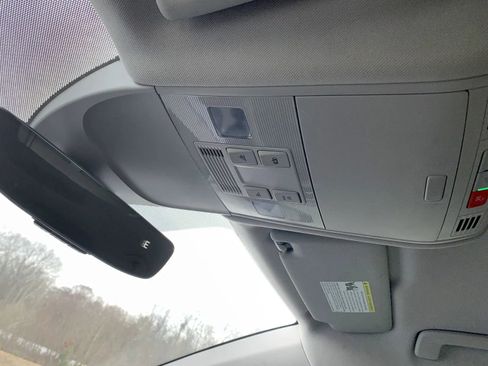 Used 2023 Volkswagen Taos SE w/ Black Wheel Package image 20