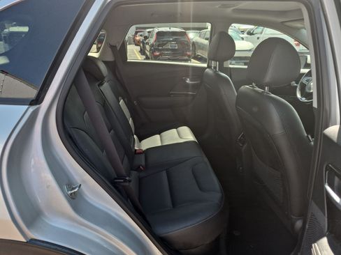 Used 2018 Kia Niro Touring FWD image 28