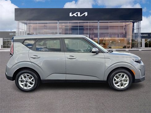 Certified 2023 Kia Soul LX w/ LX Technology Package image 7