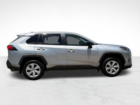 Used 2022 Toyota RAV4 LE FWD image 7