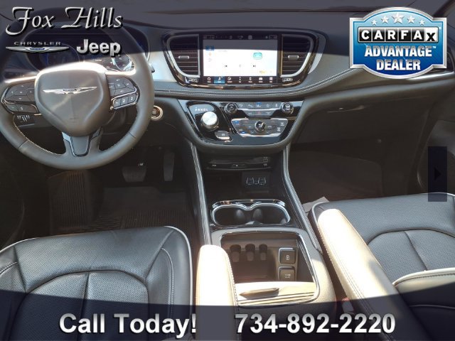 Certified 2025 Chrysler Pacifica Limited w/ Uconnect Theater Family Group FWD image 16