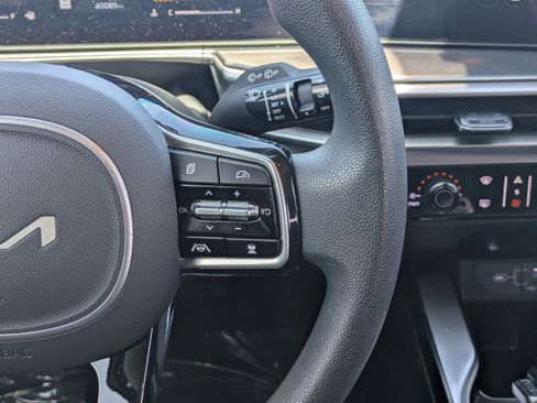 Certified 2025 Kia Sorento LX FWD image 22