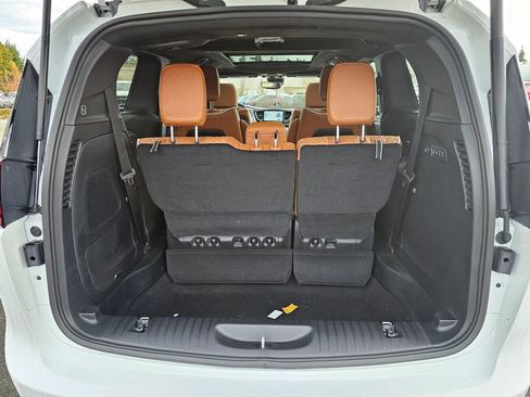 New 2026 Chrysler Pacifica Pinnacle image 18