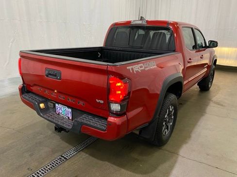 Certified 2018 Toyota Tacoma TRD Off-Road w/ Technology Package image 3