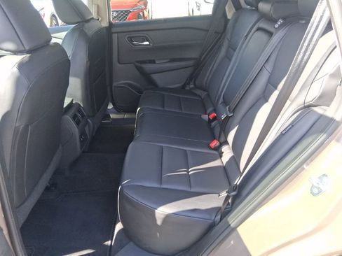 Used 2024 Nissan Rogue SV w/ SV Premium Package image 20