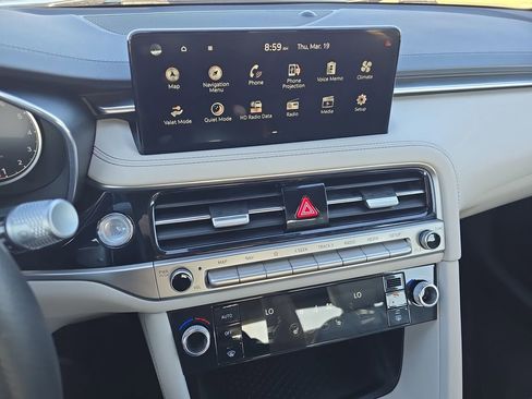 Used 2025 Genesis G70 2.5T image 22