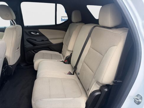 Used 2022 Chevrolet Traverse LS FWD image 16
