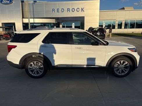 Used 2024 Ford Explorer Limited image 2