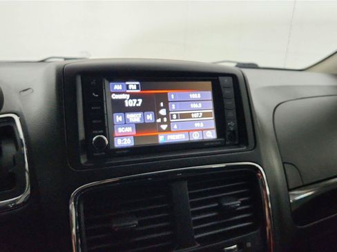 Used 2020 Dodge Grand Caravan SE FWD image 23