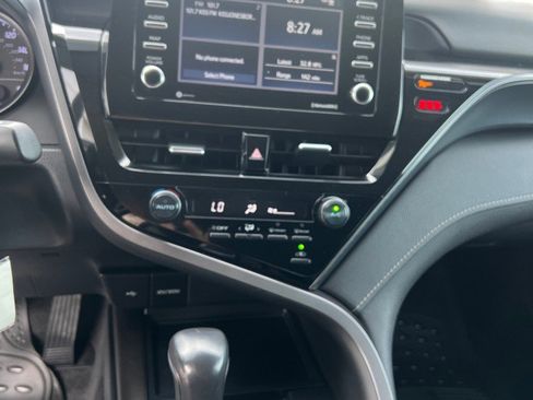 Used 2021 Toyota Camry SE FWD image 29