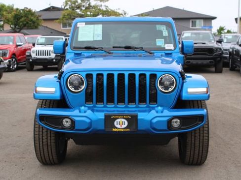 Used 2023 Jeep Wrangler Unlimited Sahara AWD/4WD image 2