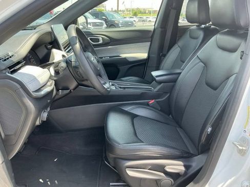 Used 2024 Jeep Compass Latitude AWD/4WD image 17