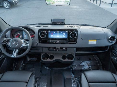 New 2025 Mercedes-Benz Sprinter 2500 image 18