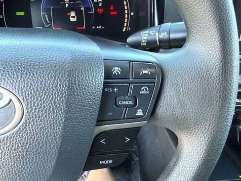 Used 2025 Toyota Camry LE FWD image 25