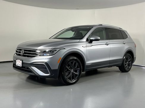 Used 2024 Volkswagen Tiguan SE AWD/4WD image 3