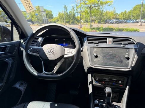 Used 2022 Volkswagen Tiguan SE AWD/4WD image 28