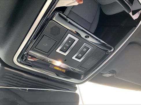 New 2026 Land Rover Range Rover Velar Dynamic SE image 22