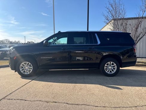 Used 2024 Chevrolet Suburban LT image 6