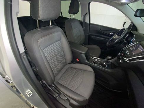 Used 2020 Chevrolet Equinox LT w/ Driver Convenience Package image 12