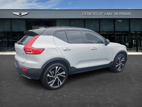 Used 2020 Volvo XC40 T4 R-Design w/ Protection Package image 4