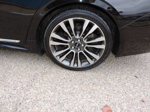 Used 2018 Lincoln Continental Select image 12