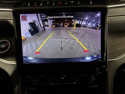 Used 2024 Jeep Grand Cherokee L Limited image 11