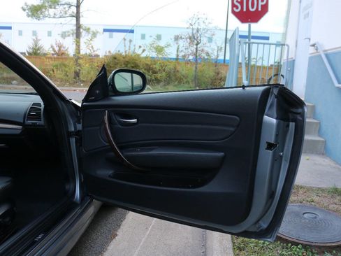Used 2011 BMW 135i Convertible image 30