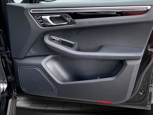 Used 2023 Porsche Macan S image 28