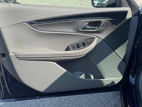 Used 2015 Chevrolet Impala LT w/ Convenience Package FWD image 20