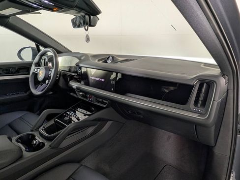 New 2026 Porsche Cayenne Coupe AWD/4WD image 19