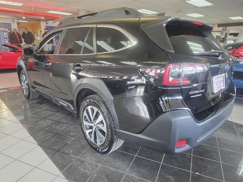 Used 2023 Subaru Outback Premium image 6