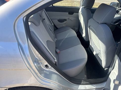 Used 2011 Hyundai Accent GLS image 11