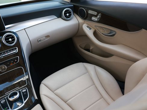 Used 2018 Mercedes-Benz C 300 Sedan w/ Premium Package image 27