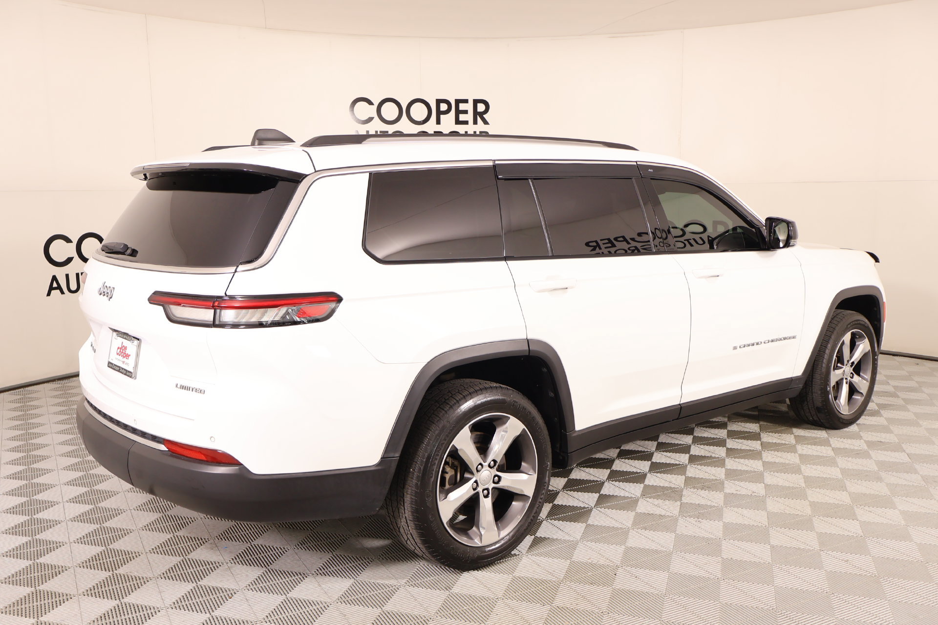 Used 2021 Jeep Grand Cherokee L Limited w/ Trailer Tow Group (B) AWD/4WD image 23