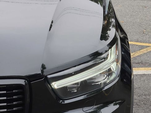 Certified 2022 Volvo XC40 T5 R-Design w/ Advanced Package AWD/4WD image 9