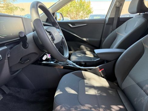 Used 2026 Kia Niro LX FWD image 22