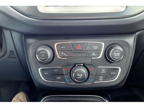 Used 2021 Jeep Compass Trailhawk AWD/4WD image 25