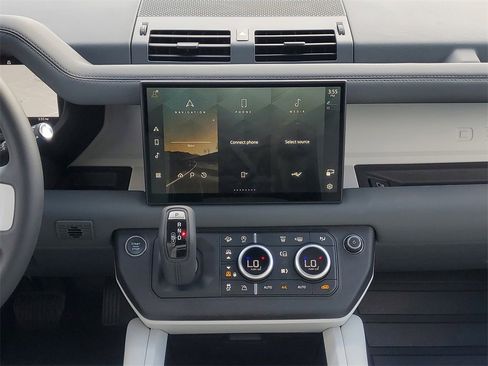New 2025 Land Rover Defender 110 S image 31