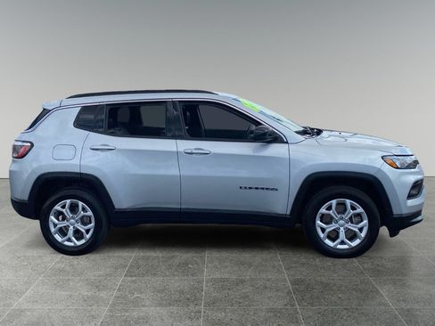 Used 2024 Jeep Compass Latitude AWD/4WD image 6