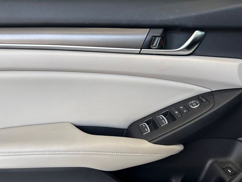 Used 2018 Honda Accord LX image 12