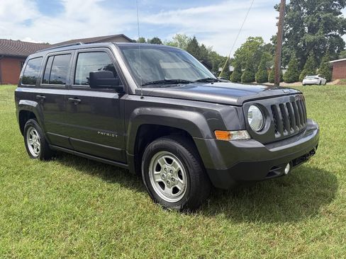 Used 2016 Jeep Patriot Sport w/ Power Value Group FWD image 5